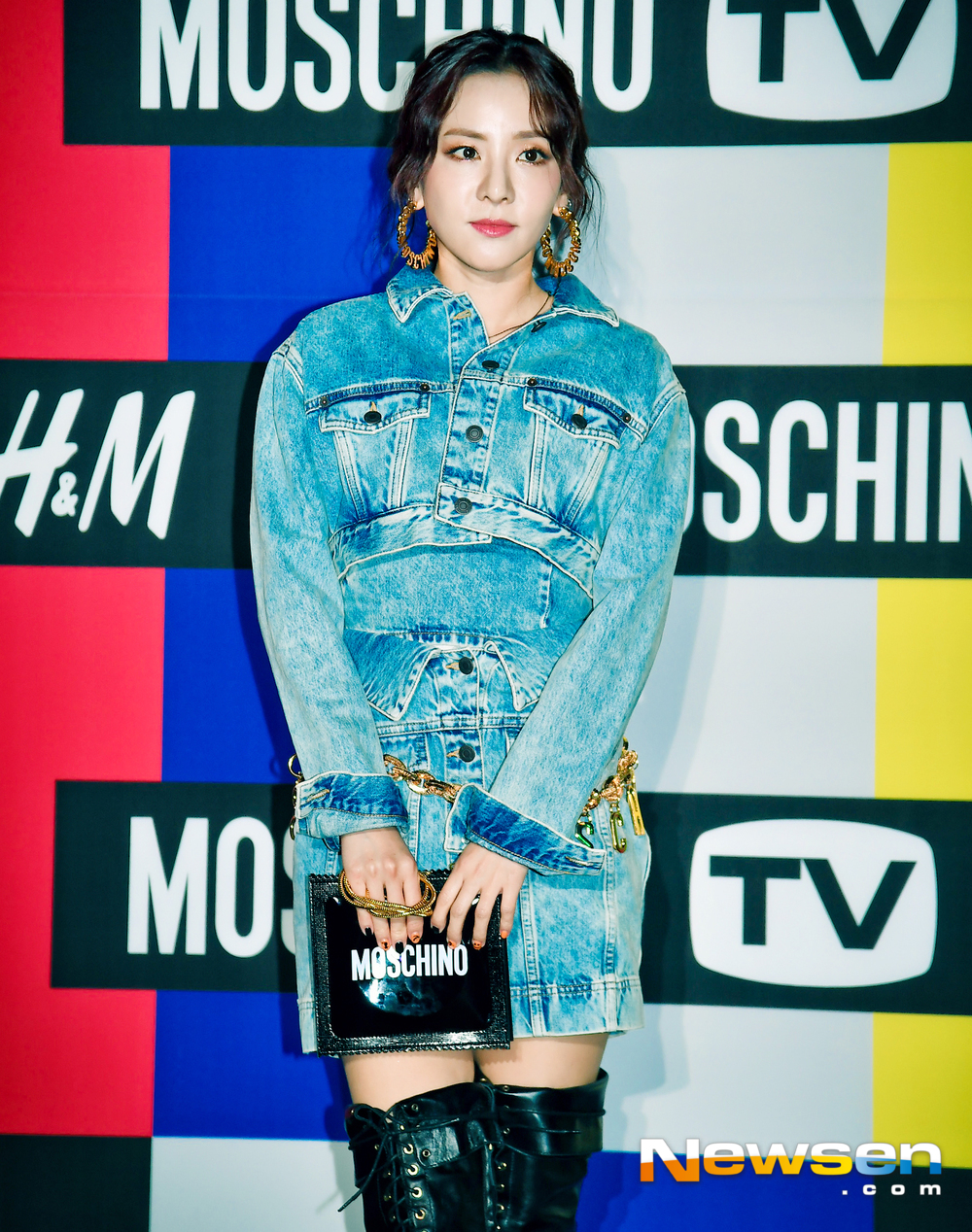 A collaboration launch Party for a mother fashion brand was held at Seongsu-dong Layer 57 on the afternoon of November 6.Singers Sandara Park, Hyorin, Hyoyeon (Girls Generation), El (Infinit), N (Bix), Bong Jae-hyun (Goldchild) Actors Ha Yeon-soo and Jung Yeon-ju attended the ceremony.