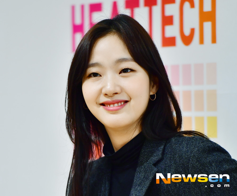 The parent brand HEATTECH photo event was held at a store in Chungmuro, Jung-gu, Seoul on November 7th.Actor Kim Go-eun was present on the day.Jang Gyeong-ho