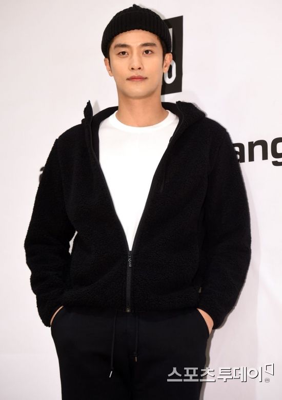 Actor Sung Hoon poses at a photo wall Event held at a building in Jung-gu, Seoul on the morning of the 7th.