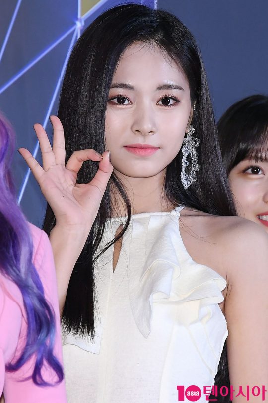 The group TWICE TZUYU attended the 2018 MGA (MBC Plus X Genie Music Awards) red carpet event held at the southeast gymnasium in Susan-dong, Incheon on the afternoon of the 6th.