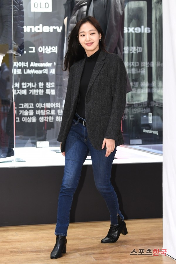 Actor Kim Go-eun is attending the event to commemorate the opening of the Uniqlo Hittech Special Store held at the Uniqlo Myeongdong Central Store in Jung-gu, Seoul on the morning of the 7th.