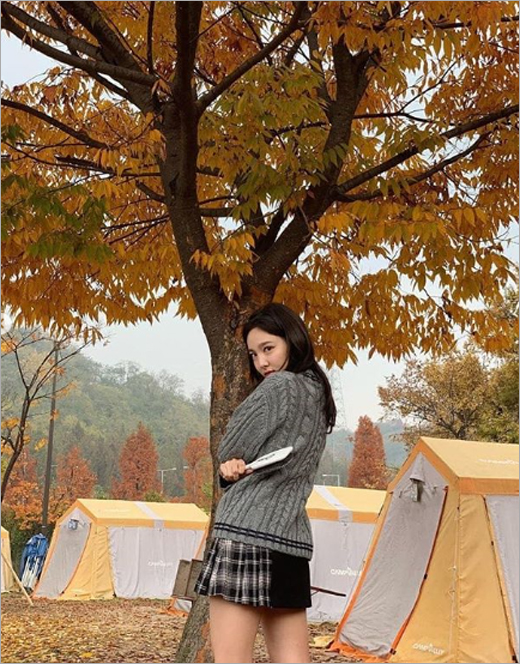 Girl group TWICE Nayeon showed various expressions in the background of autumn leaves.On the 8th, TWICE official Instagram posted several photos of Nayeon along with Chuoyo Dandy article.Nayeon in the photo showed a smile on the fallen leaves or a humorous expression.On the other hand, TWICE is working as a new album YES or YES.