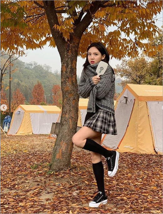 Girl group TWICE Nayeon showed various expressions in the background of autumn leaves.On the 8th, TWICE official Instagram posted several photos of Nayeon along with Chuoyo Dandy article.Nayeon in the photo showed a smile on the fallen leaves or a humorous expression.On the other hand, TWICE is working as a new album YES or YES.