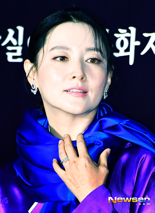 Actor Lee Yeong-ae attended the royal Cultural Revolution campaign The Royal Womens Cultural revolution Preservation Sponsorship Ceremony held at the Changdeok Palace in Jongno-gu, Seoul on the afternoon of November 7th.Lee Yeong-ae is attending and showing off her beauty and beauty.