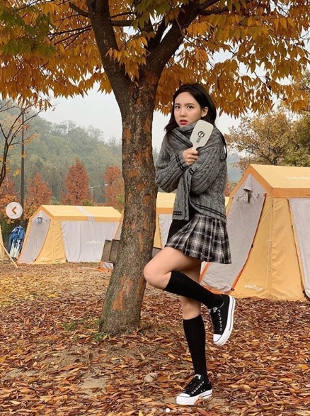 Group TWICE member Nayeon showed off her fall goddess-like beauty.Nayeon posted a picture of the recent situation on the official SNS of TWICE on the morning of November 8 with the article I am cold and wear Dandy.The photo was taken by Nayeon in a place full of Japanese maples and fallen leaves.Nayeon brings together Eye-catching as she shows off her perfect glamour despite wearing sneakers.TWICE, which Nayeon belongs to, made a comeback on the 5th with her mini-sixth album, YES or YES (Yes All Yes).At the same time as the comeback, the first place of the total of 7 music charts including the largest music source site in Korea, MuskelonIt is gaining popularity by sweeping.hwang hye-jin