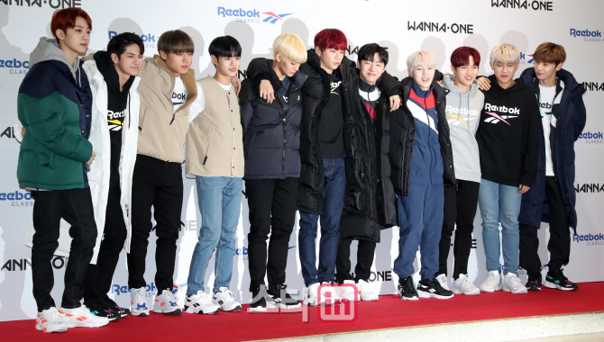 Reebok The Classic X Wanna One fan event was held for 1,500 domestic and foreign fans who were selected through lottery among Reebok product purchasers.avant-garde