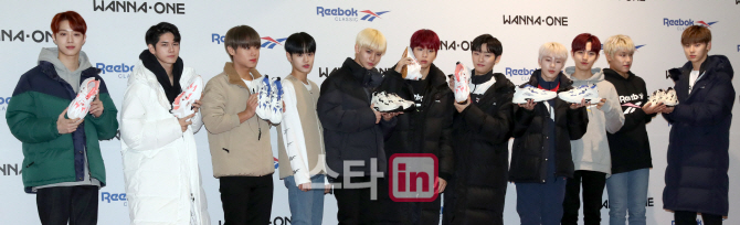 Reebok Classic X Wanna One Fan Event was held for 1,500 domestic and foreign fans who were selected through lottery among Reebok product purchasers.avant-garde