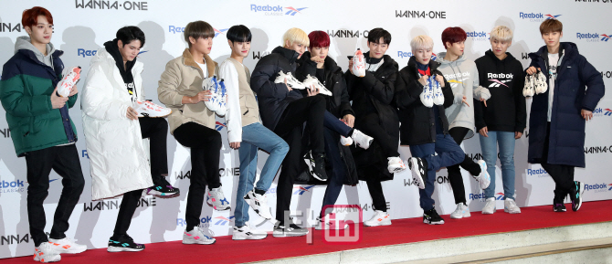 Reebok Classic X Wanna One Fan Event was held for 1,500 domestic and foreign fans who were selected through lottery among Reebok product purchasers.avant-garde