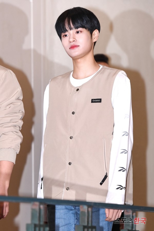 Group Wanna One (Kang Daniel, Park Jihoon, Lee Dae-hwi, Kim Jae-hwan, Ong Sung-woo, Park Woo-jin, Ry Kwan-rin, Yoon Ji-sung, Hwang Min-hyun, Bae Jin-young and Ha Sung-woon) Lee Dae-hwi attends the Reebok Classic X Wanna One fan event held at the Ocean Hall of Sejong University in Gwangjin-gu, Seoul on the afternoon of the 11th.