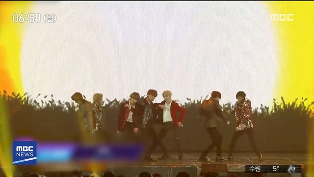日, BTS Boycott or..Appearances of Internet cancellation <p>◀ Anchor ▶</p><p>World popular popular idol group BTSs Japan TV appearances cancelled no controversy.</p><p>Especially Japan of different broadcast their spate of appearances, refused to see this, a recent US Supreme Court of Japan forced features use compensation verdict in retaliation for the dimension is not because that analysis.</p><p>◀ Reporter ▶</p><p>Korea is, of course, the United States and Japan in having the BTS.</p><p>Japan TV Asahi music broadcast appearances the day before all of a sudden canceled, the visit to Japan schedule also postponed.</p><p>One only cancelled game.</p><p>Next month as scheduled was Fuji TVs main program and the NHK year-end music program appeared withdrawn or withheld was and local media said.</p><p>BTS member Jimin atomic scene painted Liberation Day T-shirt is a problem in the Japanese far-right is demonstrating the problem to three.</p><p>Liberation Day T-shirt was a video on YouTube revealing that last year.</p><p>But this T-shirt in Japan the problem has been building since last month.</p><p>Finish work forced force when the features used were victims of Japanese companies for compensation to the Korean Supreme Courts verdict came out and nearly matched.</p><p>So this compensation judgment related to the game is not to guess them.</p><p>News Oh Hyun-Seok.</p>