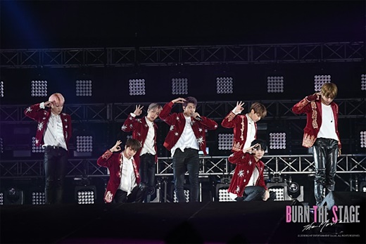 The groups first BTS movie, Bun the Stage: The Movie, surpassed the most prominent competitors and stood at No. 1 advance rates.According to the integrated network of the entrance to the movie theaters on November 11, Bun the Stage: The Movie is showing a pre-sale rate of 25.7% at 1 pm on the day.It proved the hot interest of the preliminary audience and predicted the popularity of the box office.Bun the Stage: The Movie has kept its pre-sale rate at the top, surpassing all of its current releases as well as its planned releases.In particular, Hollywood blockbusters Mysterious Animals and Grindelwalds Crime (Mysterious Animal Dictionary 2) showed higher than the 19.4% pre-sale rate, attracting attention.Bun the Stage: The Movie is the official screen debut of BTS.2017 BTS Live Trilogy Episode 3 Wings Tour (2017 BTS LIVE TRILOGY EPISODE III THE WINGS TOUR) scene was captured.It will be released in CGV theaters nationwide and in more than 40 countries and regions around the world on the 15th.