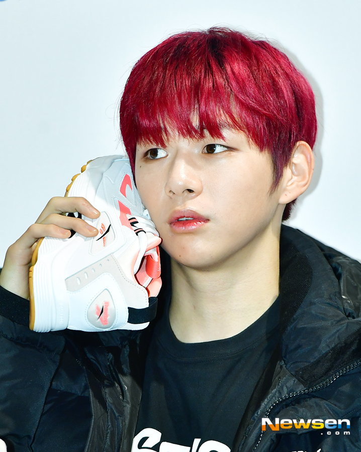 Wanna One photo event related to the mother sports brand was held at the lobby of Sejong University Ocean Hall in Gunja-dong, Gwangjin-gu, Seoul on the afternoon of November 11th.Wanna One (Kang Daniel, Park Jihoon, Lee Dae-hwi, Kim Jae-hwan, Ong Sung-woo, Park Woo-jin, Lai Kuan-lin, Yoon Ji-sung, Hwang Min-hyun, Bae Jin-young and Ha Sung-woon) attended the ceremony.Jang Gyeong-ho