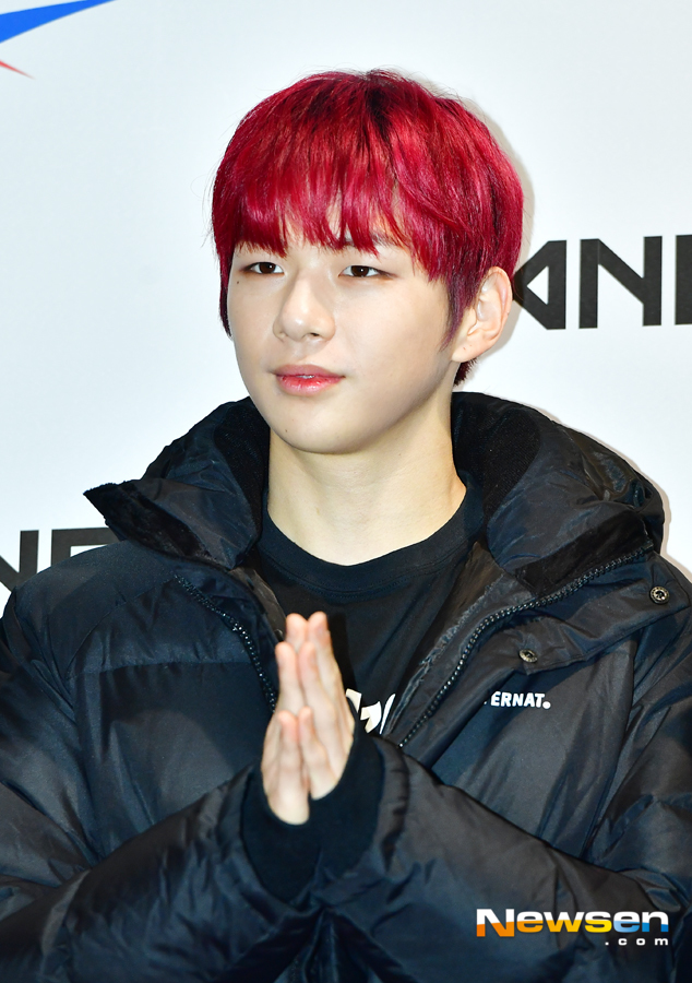 A photo event related to the mother sports brand, Wanna One, was held at the lobby of Sejong University Ocean Hall in Gunja-dong, Gwangjin-gu, Seoul on the afternoon of November 11.Wanna One (Kang Daniel, Park Jihoon, Lee Dae-hwi, Kim Jae-hwan, Ong Sung-woo, Park Woo-jin, Ry Kwan-lin, Yoon Ji-sung, Hwang Min-hyun, Bae Jin-young and Ha Sung-woon) attended the ceremony.Jang Gyeong-ho