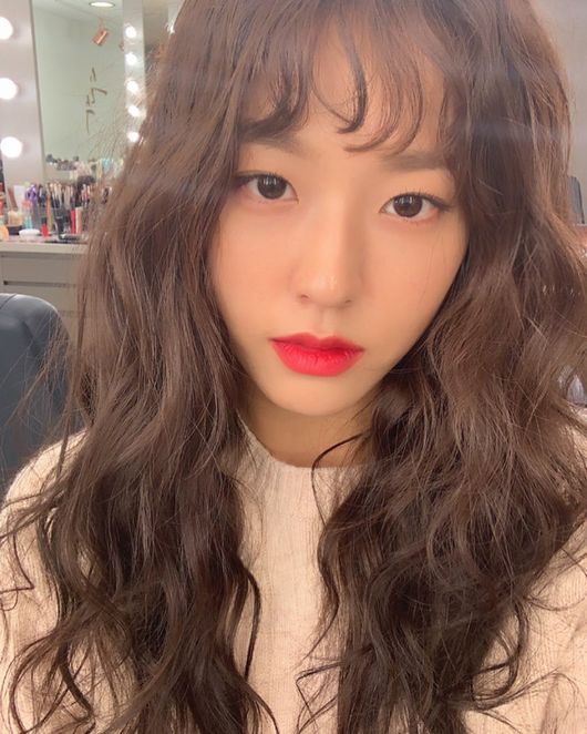 Girl group AOA Seolhyun drew attention with a lovely Hair style.Seolhyun posted a picture on his Instagram on Wednesday with a short Selfie.In the photo, there is a picture of Seolhyun staring at the camera with a wave hair style. His lovely beauty draws the admiration of the viewers.On the other hand, Seolhyun will appear with Chan Mi on SBS new entertainment Garo Channel which will be broadcasted at 11:10 pm on the 15th.seolhyun Instagram