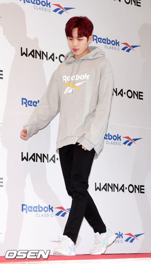 On the afternoon of the 11th, Wanna One Kim Jae-hwan has a photo time at the photo wall Event of the group Wanna One held in the lobby of Sejong Universitys Ocean Hall in Gwangjin-gu, Seoul.