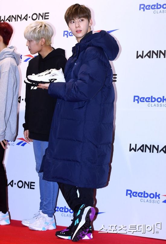Group Wanna One Hwang Min-hyun poses at the Fan signing event held at Sejong, Gunja-dong, Gwangjin-gu, Seoul on the afternoon of the 11th.November 11, 2018.