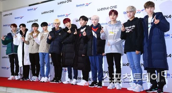 Group Wanna One Lee Dae-hwi poses at the Fan signing event held at Sejong, Gunja-dong, Gwangjin-gu, Seoul on the afternoon of the 11th.November 11, 2018.
