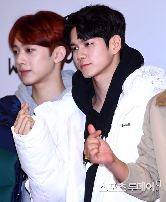 Group Wanna One Ong Seong-wu is taking a step forward at the Fan signing event held at Sejong, Gunja-dong, Gwangjin-gu, Seoul on the afternoon of the 11th.November 11, 2018.