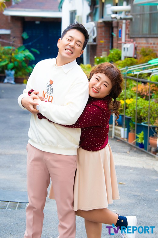 Eat Out Day which is the representative program of SBS Plus. It contains various atmosphere outs with observation camera.Hong Yoon Hwa, Kim Min-ki is by far the mascot of the program; it shows an upbeat out on behalf of the entertainment couple.What is surprising is that their affection for eat outing day was bigger than they thought. I sincerely wanted the program to be good as a promotional fairy couple.In particular, Kim Min-ki said, I want to appear until I die. Two people showed the marriage preparation process through Eat Out Day.I wonder if there will be a day when I show my familys eating out with 2-year-old children.- I wonder how you feel about getting married.Kim Min-ki: I dont have any change of heart about marriage itself, and Im glad to be living with Yoon Hwa.Hong Yoon Hwa: I think its fun to eat and wash dishes together, to separate and collect 60 boxes...Im excited. No plans for the second generation.- Will marriage change the appearance of eat out day?Hong Yoon Hwa: I dont think theres any change in the mind of waiting for the Cheating except that youre married.Kim Min-ki: Yes, were going to be dating to the end.- Eat Out Day Joon Park Kim Ji-hye and his wife are gag couples. What advice did you give?Hong Yoon Hwa: I think theres a reconciliation between comedian couples. I think theres a way to live fun. My seniors said, Its great to marry a comedian.Kim Min-ki: I think you guys are fighting, but its a positive argument. Not a bad fight. Maybe well fight it.- What kind of virtue did Kang Ho-dong give you?Hong Yoon Hwa: Live pretty well. Were the youngest. I can feel you being pretty no matter what we do.Take care of all the eat out day teams.- You seem to have a great affection for Eating that day. Whats the difference between other programs?Hong Yoon Hwa: Eat Out Day is a food broadcast, and I think there is a differentiation.If other food broadcasts are mainly about eating, I think we have another story in it, and there are various forms of eat out, such as hats, lovers, couples, and rice.I think that I presented a new direction of Mukbang that shows the trend and makes the food fun and fun.It is not a broadcast that eats what is like, so the cast members who appear seem to be more sincere.Kim Min-ki: I think its a good program, and I think its a comfortable program, not exaggerated, like a restaurant recommended by friends around, and we dont overdo it.I think thats a good way to go.- Finally, what is the mind to work on eat out day?Hong Yoon Hwa: Its natural to be seen on the air, so it seems to be naturally contained in authenticity.Joon Park Kim Ji-hye has a consensus by revealing his familys private daily life, and there are popular MC Kang Ho-dong and Kim Young-chul.And theres the first Dontsu brother of Mukbang, and its fun to be the chemistry of two people because Bae Soon-tak and Defcon stayed.I guarantee its a really fun program!Kim Min-ki: Do eat out day and let the adults know a lot. I want to die. And I want to hand over my great-grandson.