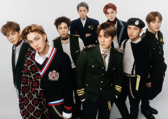 The EXO regular 5th album Don Mess Up My Tempo (DONT MESS UP MY TEMPO), released on November 2, sold 1,179,997 copies (as of November 11), exceeding Foghat 1.1 million copies in just 10 days after the albums release.As a result, EXO has surpassed 1 million regular albums for five consecutive albums from the regular 1st to the 5th album, and has become a queen Million Seller.EXO has achieved a record of exceeding 10 million cumulative Foghats in Korea with this album. Since its debut, EXO has recorded 10 million 205 domestic album sales total from regular 1 ~ 5 albums, mini 1 ~ 2 albums, winter special albums and live albums.EXO is the first singer to debut since 2000 to exceed 10 million cumulative Foghat in Korea.In addition, this 5th album is the first place in 47 regions around the world on iTunes comprehensive album chart, United World Chart First place, Chinas Shami Music Comprehensive Chart First place, record chart first place, music broadcasting first placeHe swept the top of various charts.EXO is loved by many as the title song Tempo of the regular 5th album.bak mi-ae