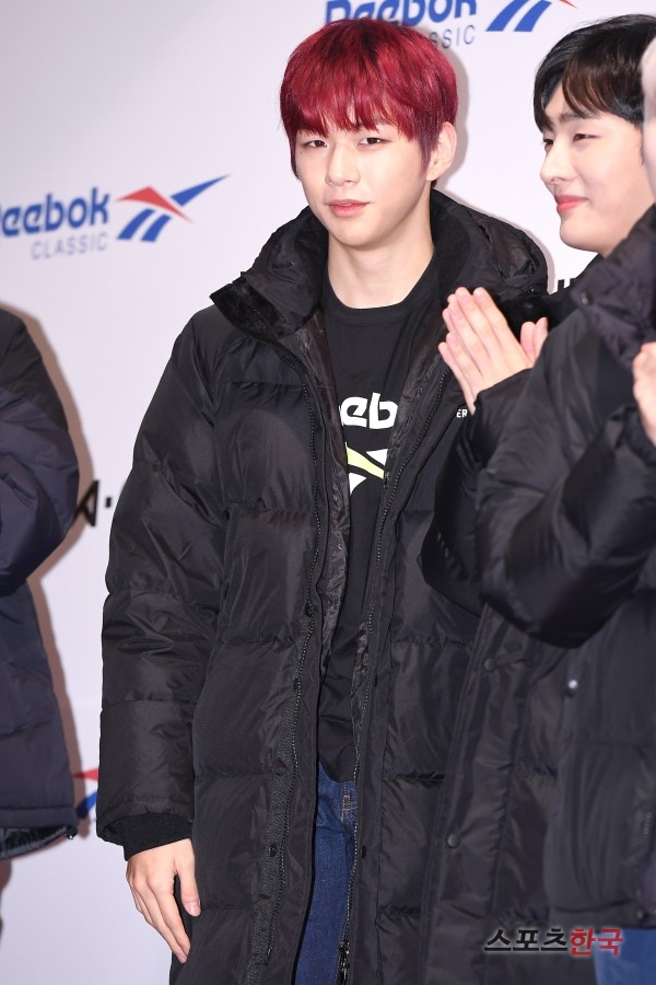 Kang Daniel (Kang Daniel, Park Jihoon, Lee Dae-hui, Kim Jae-hwan, Ong Sung-woo, Park Woo-jin, Ry Kwan-rin, Yoon Ji-sung, Hwang Min-hyun, Bae Jin-young and Ha Sung-woon) of the group Wanna One attends the Reebok Classic X Wanna One fan event held at the Ocean Hall of Sejong University in Gwangjin-gu, Seoul on the afternoon of the 11th.