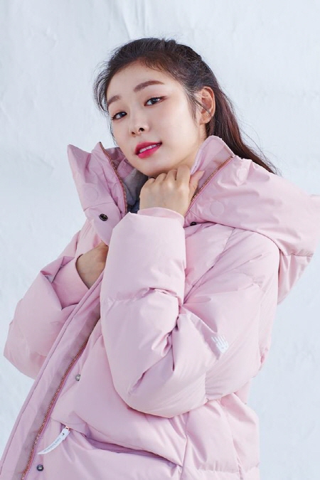 [화보] 김연아, 핑크빛 패딩 스타일리쉬