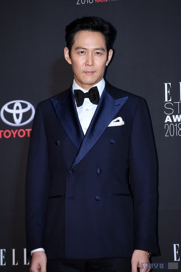 Actor Lee Jung-jae attends the Elle Style Awards 2018 photo event held at the World Trade Center Seoul Parnas in Samseong-dong, Seoul on the afternoon of the 12th.