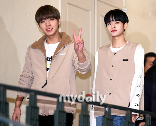 Group Wanna One Park Jihoon and Lee Dae-hwi are appearing at a Sports Clothing brand photo event held at Sejong University Ocean Hall in Seoul on the afternoon of the 11th.The group Wanna One is preparing for a comeback with 111 = 1, which will be the first regular album and the last Wanna One activity on November 19th.