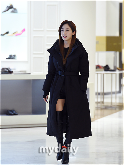 Actor Sung Yu-ri attends the North Service launch event photo event held at Lotte Avenue El Jamsil store in Seoul Songpa-gu on the afternoon of the 12th.