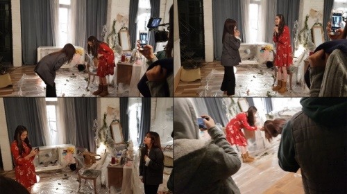 The surprise meeting between actor Lee Sung-kyung and singer Kim Na-young is a hot topic.This video, which was released on the SNS on the 11th, is a video that Singer Kim Na-young visited at the shooting scene of actor Lee Sung-kyung and shows a scene of greeting each other with a pleasant greeting.Kim Na-young and Lee Sung-kyung are laughing with cute looks that give each other constant navel greetings.In particular, at Lee Sung-kyungs request that Kim Na-young liked the song of Kim Na-young too much, Kim Na-young made a Prayer to present his new song The Word to be released on the 15th as Love Live!The netizens who encountered video are responding to the curiosity about why these two met.On the other hand, Kim Na-young is about to release a Regular album in two years, and Kim Na-youngs second regular album inner can be seen on the Online soundtrack site on the 15th.