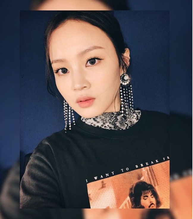 Lee Hi showed off her water-soaked beautySinger Lee Hi recently posted a video of himself singing with Selfie on his Instagram.Lee His big eyes, punctuated lips, and colorful Earring are the fashion digestive power that attracts the Sight.emigration site