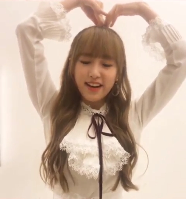 Group IZ*ONE member Choi Ye-na showed a refreshing charm.IZ*ONEs official Instagram posted a video on November 12 with an article entitled Hello, Monday Fairy Jena.Inside the video was a picture of Choi Ye-na, who builds a three-way poem with Monday; Choi Ye-na said, Monday, Monday through Sunday.Yo, yo, watch Jena in the variations. Have a happy week, a week. Choi Ye-nas cute look attracts Eye-catching.Fans who encountered video responded such as Jena is really pretty, overcoming the moon sickness and it is so cute.
