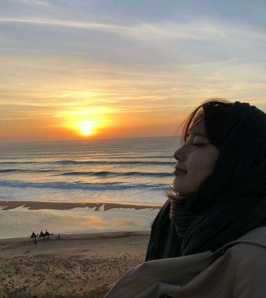 <p> The singer cum actress Bae Suzy with Morocco and said goodbye.</p><p>Bae Suzy is a 11 - well. The information was from Morocco. Puff box,and together with the photos Ive posted.</p><p>Public photo belongs to Bae Suzy is a Morocco beach background with eyes slightly and smile. Decorating is not Passant, but the Sun and a dazzling beauty and feel the atmosphere.</p><p>Bae Suzy is that Lee Seung-gi and Morocco in the drama Vagabond shooting in progress. [Picture] Bae Suzy Instagram</p><p> Bae Suzy Instagram</p>