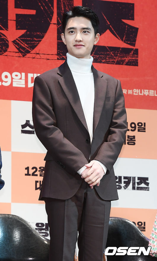 EXO D.O. poses at the production report of the movie Swing Kids (director Kang Hyung-chul) at SM Town COEX Artium in Samseong-dong, Seoul on the afternoon of the 12th.