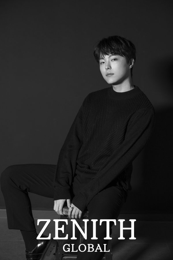 A picture of Singer Night time has been released.Released on the 7th, Show Me is a song released in two years except for OST after Can I Be Happy Without You in November 2016, and the harmony of piano accompaniment and sad voice is attractive.Park will send a message saying, I sing for your dream. Through this tour, Park will announce the Fever Day to the new song.The pictorials with Park Si-hwan and Zenith Global included three stories: Before Sunrise, a soft mood with a warm Feelings of sunshine, Before Sunset, which depicts mysterious purple glow, and Before Midnight, which expresses the darkness of the night in black and white.In the shooting scene of the picture, Night time is the back door that he has impressed and applauded the field staff by digesting all the concepts from cute Feelings to sexy style.It was also found to be 32 years old this year, which made it even more surprising.In an interview that followed the filming, Park said, I do not manage well. It is like the gene given by my parents.As for the concept of the picture, he said, My favorite concept is sexy. It was good to respond when shooting, and it was fun to pose.It is the first comeback in two years since I can be happy without you except OST. Park said, Its been a long time and its been a long time.I could have come out earlier, but I was worried about what concept I would like to show, so I was delayed. As for the new song Show Me, Its a song that I chose over a lot of songs. I usually showed a lot of sad and dark songs.I wanted to say, I showed a bright song.Night time announced the start of his active activities by holding a Concert People Concert - Night time National Tour with the release of Show Me.I also wanted to solidify my image as a Singer.  I hope this Concert will be a comfort to those who are looking for dreams and trying to achieve them. Meanwhile, Zenith Global Picture B cut with Night time will be released on the 14th.Photo: Zenith Global