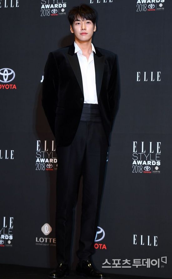 Elle Style Awards 2018 photocall Event was held at Parnas, Grand Intercontinental Seoul, Samsung-dong, Gangnam-gu, Seoul on the afternoon of the 12th.Actor Kim Young-kwang, who attended the Event, poses. November 12, 2018.