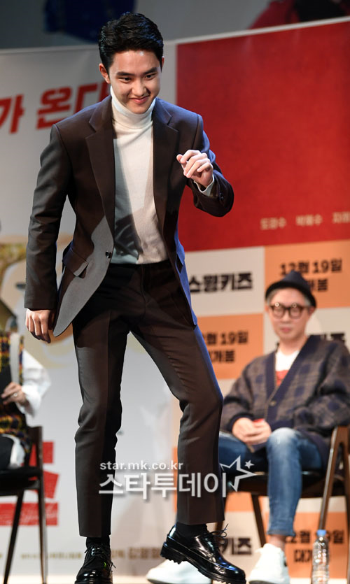 D.O., an EXO member and actor, conveys his feelings of finishing the difficult Top Model.It was difficult to make a big deal of shaving, North Korean, tap dancing, etc., D.O. said at a production report for the movie Kids (director Kang Hyung-chul) at SMTOWN Theater in Samseong-dong, Gangnam-gu, Seoul on the morning of the 12th.In the case of shaving, of course, it was necessary for the character, and tap dance was unusually prepared, unlike what I had done before, he said.I had a lot of hard work even though I really prepared a lot because it was a dance that was completely different from EXOs dance, he said. But tap dance was really fun, just like learning a musical instrument.So I did not know how hard it was when I was shooting, and I enjoyed it. Also, about North Korea, It was too strange at first.I was not usually so much to hear, but I was unfamiliar, but North Korean teacher was there and told me so well.Ive become more and more used to filming, he explained.Meanwhile, Swing Kids is a film about the heartbreaking birth of Swing Kids, a group of dancers who were united in 1951 with passion for dancing at the prison camp in Geoje Island.