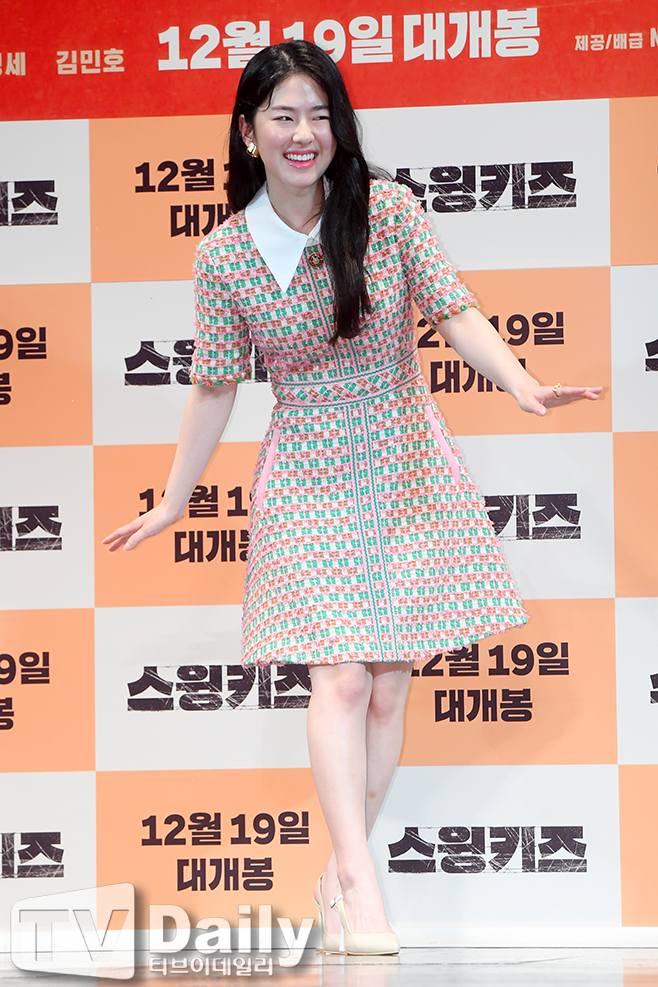 <p> The movie Swing Kids(supervision strong type of steel and fabrication Annapurna Film) Production report society 12 am Seoul Gangnam-GU Samsung-Dong COEX Athium SMTOWN Theatre in the open.</p><p>This day, Production report society attend actor Park Hye-soo with posing.</p><p>City Lake Park Hye-soos Swing Kidsis a 1951 Geoje POW camp, only for dancing Passion with his grandparents Cong Motley dance Top Swing Kids of chest beating birth to this film as 12-July 19 opening.</p><p>Swing Kids Production report society</p>