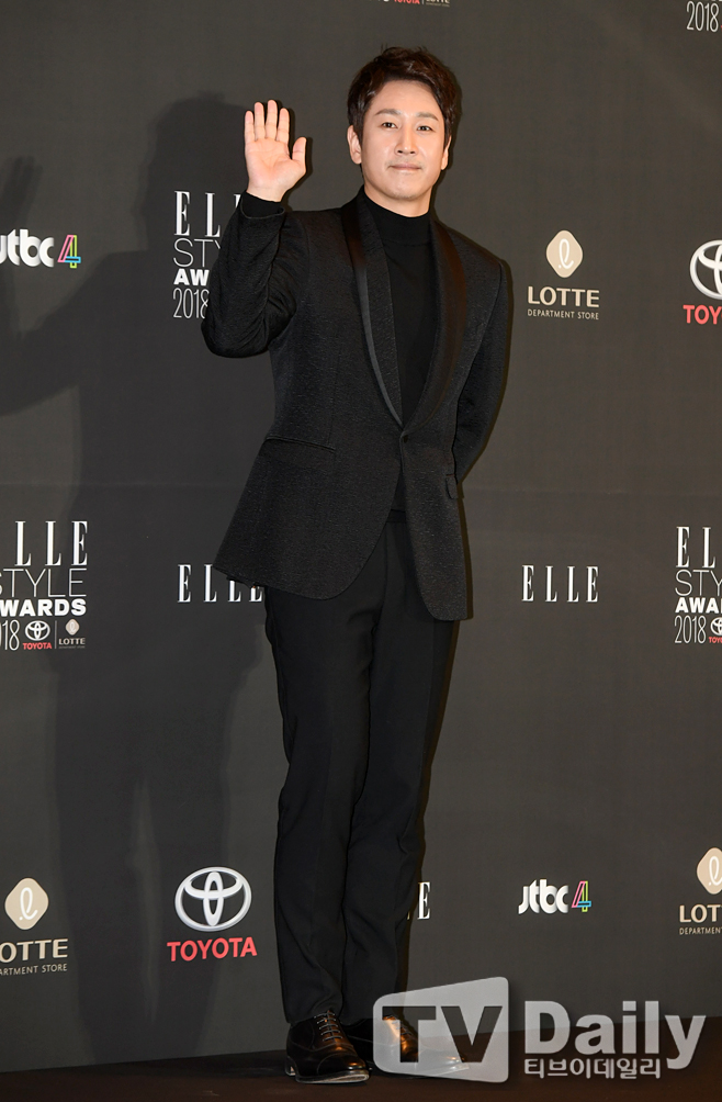 Actor Lee Sun Gyun attends the Elle Style Awards 2018 at the Grand Intercontinental Seoul Parnas in Samsung-dong, Seoul, on the evening of the 12th.Elle Style Awards 2018