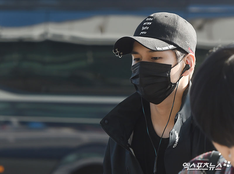 Group Wanna One Ong Seong-wu left for Thailand on the 12th morning of the 12th on the 12th.