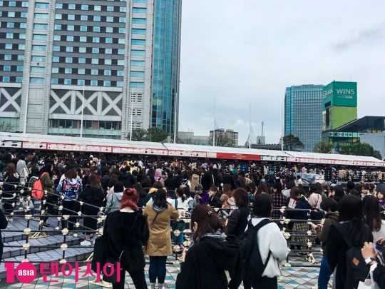 I dont think Ill ever forget the first Tokyo Dome performance with you. Im not going to forget it.Group BTS said at the World Tour Concert Love Yourself (LOVE YOURSELF) held at Tokyo Dome in Bunkyo-gu, Japan at 6 p.m. on the 13th.The first people to enter the Tokyo Dome in five years of deV were enthusiastic about 30 songs for nearly 160 minutes.Filled with visibility limits, 50,000 Amy (ARMY and BTS fan club) responded hotly to BTSs Passion-filled performance.BTS opened its doors to the performance with the title song Idol of Love Yourself-Self Answer released in August, and opened its doors to INED YOU, DANA, FAKE LOVE, FIRE His back was called Japanese.Even though the song Idol was used as a Korean lyrics, the audience followed the song I love it and Jihwaja with a big sound.The individual stage of the members who emphasized different charms also made the atmosphere of the theater even hotter.BTS performed on August 25th and 26th at the Olympic Stadium in Seoul Jamsil Sports Complex, United States of America, UK, Germany, Netherlands and France.The Tokyo Dome Concert was the start of the Japan Dome tour, and also the start of the Asian tour; it was also special for the members.Jimin said, The first showcase in Japan was a small concert hall in Tokyo, and I was surprised that the fans came back then, but I finally came to Tokyo Dome.Other members also recalled the extraordinary meaning of entering the Tokyo Dome.So, the members melted the know-how accumulated during the performance on this day, and burned the Passion so that the clothes were soaked with sweat.He added his ability to grow and relaxed stage manners to improve the completeness of the entire performance.The main and sub stages in the form of T were full, and the protruding stage prepared for the fans of the second and third floor seats was also actively utilized.One song did not lose strength, but the body broke down, danced, breathed with fans, sang and made the Tokyo Dome shake.Above all, BTS had a good mood when talking to the middle-of-the-performance fans, communicating in Japanese, and all the members even exchanged jokes in Japanese and showed off their skillful Japanese skills.Before singing Run, RM said, Lets all jump (JUMP), and fans made a sound with the members jumping high.I want to deliver something to you, Jungkook said. I hid something I wanted to tell Amy somewhere in this theater.Jimin added, Look where youve hidden it. At this point, only a part of the audience on the third floor was lit, and the words I Love You appeared.Jungkook once again shouted I love you and attracted fans impressions.This Tokyo Dome Concert has attracted the attention of not only Japan but also former World.Before the performance, Japan TV Asahi Music Program Music Station canceled its appearance by taking issue with the T-shirts for the liberation of Korea worn by member Jimin last year.The news was widely known by both Korea and Japan as well as former World media, once again proving BTSs World popularity.In particular, some of the offensive () airflow was transmitted through the far-right media in Japan, which forced attention to the Japan Dome tour of BTS in the future.A man was caught protesting one person in front of Suidobashi Station near the actual performance hall, but there was no large-scale protest near the Concert.Rather, among Japan Amy, they are even spreading a kind of movement by posting BTS is ours through SNS.In addition, according to the Japan Oricon Weekly Singles Chart (counting from 5th to 11th) released on the 13th, Fake Love/Air Plain Part 2 released by Japan on the 7th recorded 454,829 points, ranking first.Until the Tokyo Dome heat and the Oricon chart, BTSs popularity in Japan was solid.BTS, who sang the encore song, told the fans what they wanted to say.I felt your love during todays performance, and Ill try to make it the best I can. Jungkook said, I was looking forward to todays performance.I will work hard tomorrow, he said.I cant believe what I dreamed of happening. Im really happy to be performing at the Tokyo Dome. I dont want to forget this, J-Hope said.Jimin said, I think Amy and many other World people would have been surprised and worried, and I feel really sick.We believe we have more opportunities to see, and we will not forget our first Tokyo Dome performance with you today, he said.Im glad to be with Amy. I want Amy to feel happy when she sees us, he added.