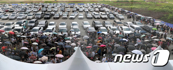대전 갑천3블록 트리풀시티 모델하우스에 몰려든 사람들의 모습.(뉴스1 자료사진)© News1