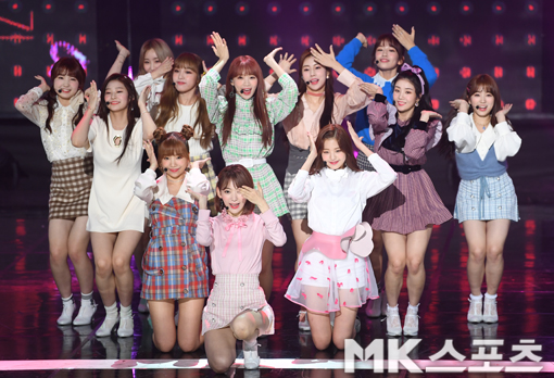 On the afternoon of the 13th, the music program The Show was held at SBS Prism Tower in Sangam-dong.On this day, Kwill, Monsta X, Gugudan, Chae Yeon, Wikimikki, Seo In Young, MXM, Mighty Mouse,Promis Nine, Kim Dong-han, JBJ95, Golden Child, 14U, Decrunch, IZ*ONE, HTiz, H.U.B and Top Secret.IZ*ONE is showing off a great stage.