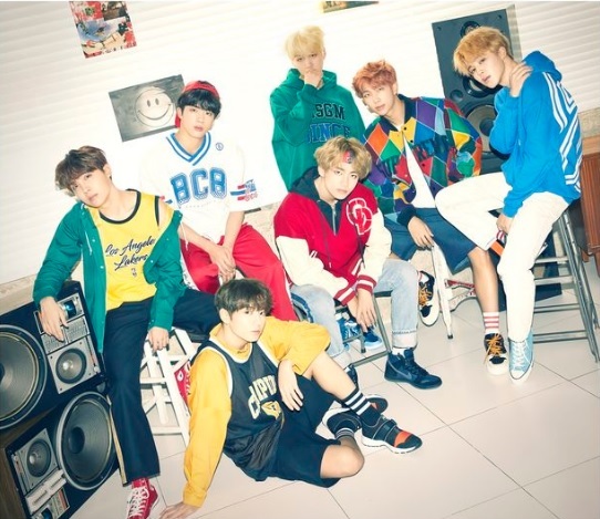 Starting with Concert at Tokyo Dome on the 13th ~ 14th, BTS on Japan Dome Tour reached the top of the Oricon weekly chart in the first week of single release.According to the Japan Oricon Weekly Singles Chart on the 13th, BTS ninth single, Fake Love/Airplane, released on the 7th!Part.2 (FAKE LOVE/Airplane pt.2) is the first place on the weekly singles chart with Oricon Point (Oricons score based on record sales) of 454,829 pointstook the place.BTS was the first overseas artist to pass 400,000 points in its first week of release on the Oricon chart, and also on the Daily Singles chart, the first place on its first day of release.He has been at the top for six consecutive days.The new single is the first Korean singer to be first place in United States of America Billboards 200Four songs were included, including the Japanese version of Fake Love and Airplane! Part.2 of Love Your Self-Jeon Tear.BTS, which departed for Japan Dome Tour on the 10th, will continue its concert at Kyocera Dome in Osaka on the 21st, 23rd and 24th, Nagoya Dome on January 12th and 13th, and Yahooku Dome in Fukuoka on February 16th and 17th.