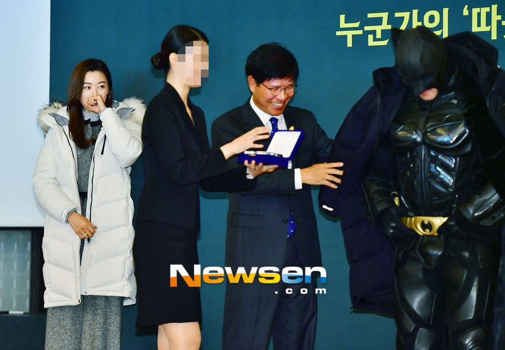 The Warm Padding Delivery Ceremony event with Actor Jun Ji-hyun and Jang Ki-yong was held at the Oaked Room of Westin Chosun Hotel in Sogong-dong, Seoul, on the morning of November 13th.Jun Ji-hyun attended the day.Jang Gyeong-ho