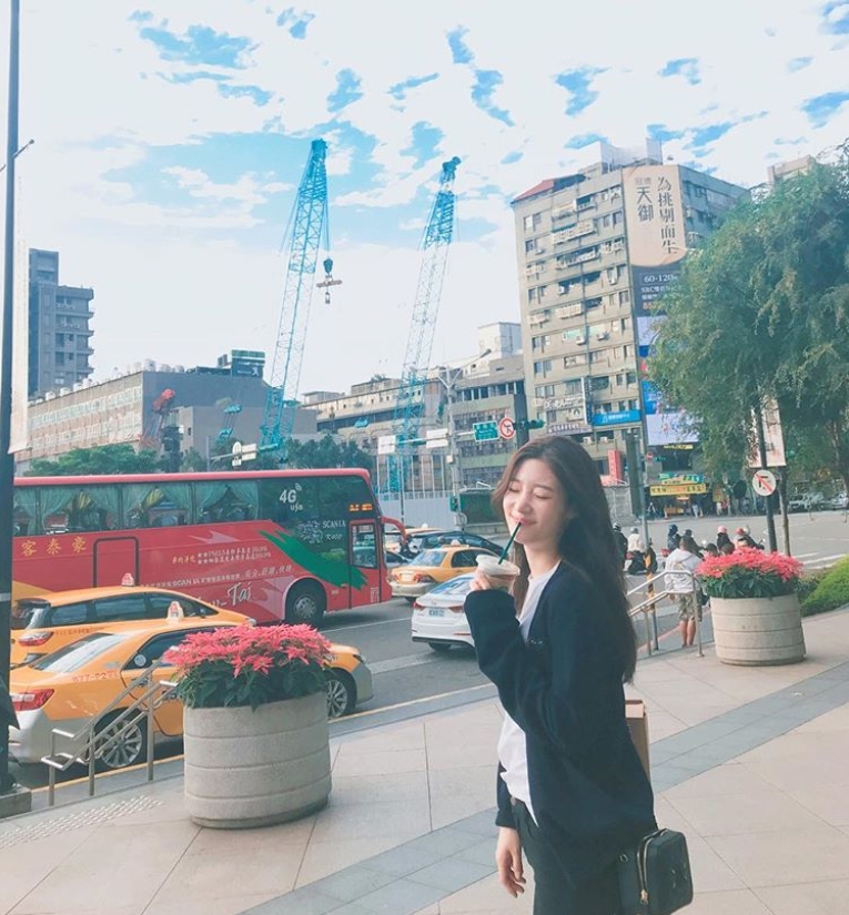 Group DIA member Jung Chae-yeon has unveiled his relaxed time at Taiwan.Jung Chae-yeon posted a photo on his Instagram on November 13 with an article entitled Taipei.Inside the picture was a picture of Jung Chae-yeon drinking coffee on the street of Taiwan Taipei.Jung Chae-yeon stares at the camera with a clear smile: Jung Chae-yeons immaculate skin, which suits the human cherry blossom modifier, further doubles its pure charm.The fans who responded to the photos responded such as Welcome to Taiwan, Pretty, The person is so beautiful that I can not see the background.delay stock