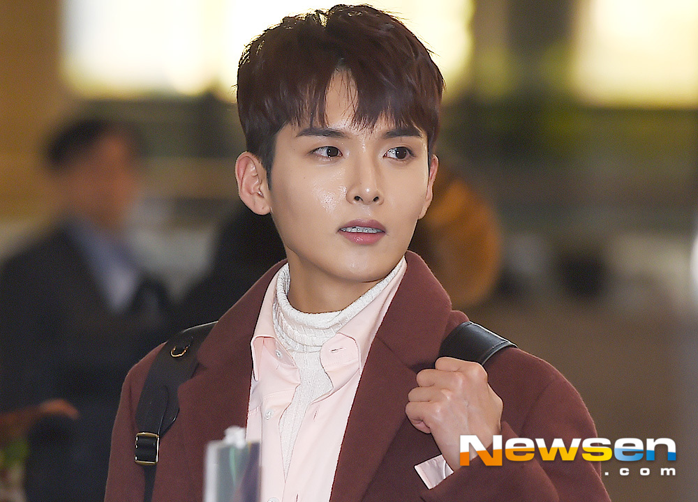 Singer Super Junior Kim Ryeowook left Japan Osaka on November 13th through Gimpo International Airport in Gangseo-gu, Seoul.