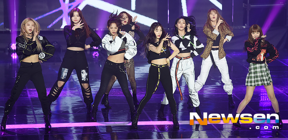Singer Gugudan is performing on stage at SBS MTVs The Show live broadcast at SBS Prism Tower in Sangam-dong, Mapo-gu, Seoul, on the afternoon of November 13.On the other hand, The Show on the same day includes K-Will, Monsta X, Gugudan, Chae Yeon, Wikimikki, Seo In-young, MXM, Mighty Mouse, Promis Nine (fromis_9), Kim Dong-han, JBJ95, Golden Child, 14U, Decrunch, IZ*ONE (IZ*ONE), H.U.B, T. Op Secret and others appeared.