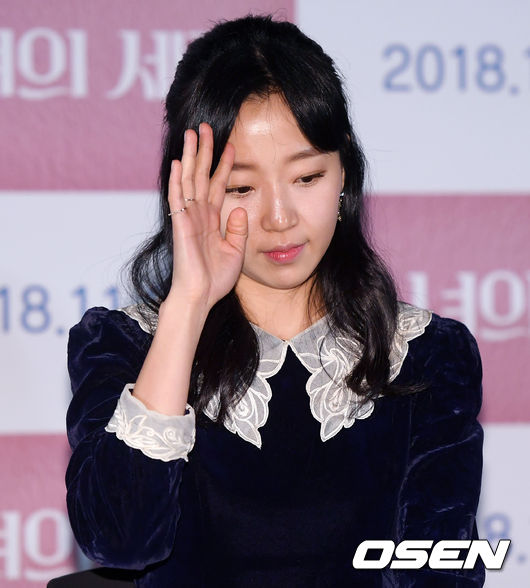 Actor Cho Soo-hyang is waiting for the question at the premiere of the movie Girls World at CGV Yongsan in Han River, Seoul on the afternoon of the 13th.