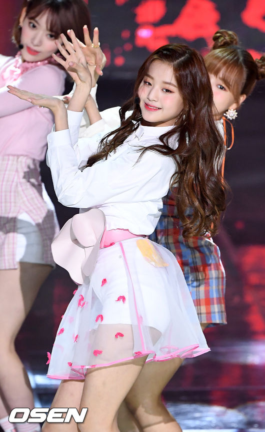 On the afternoon of the 13th, SBS MTV The Show live broadcast at the Sangam-dong SBS Prism tower Auditorium in Mapo-gu, Seoul, IZ*ONE (IZ*ONE) Jang Won-young is showing a spectacular stage.